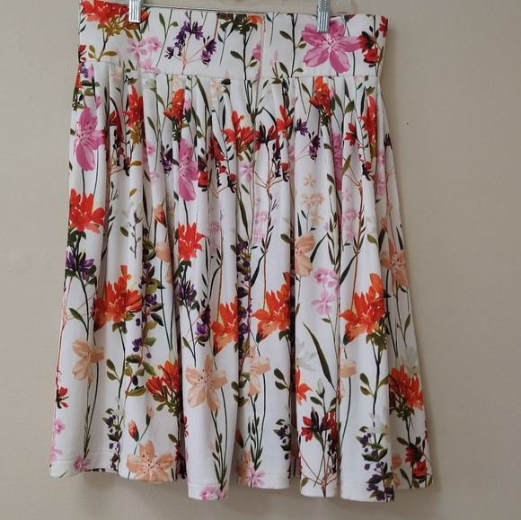 Floral Print Skirt - Picture 2 of 6